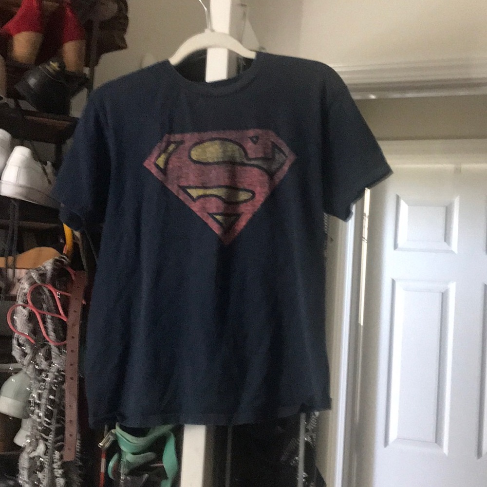 Men’s distressed Superman shirt